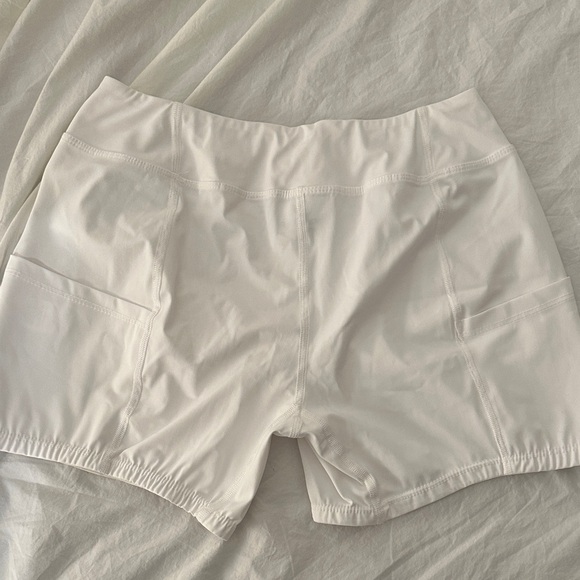 Foray Golf- Women's White Athletic shorts with side pockets - Picture 2 of 3